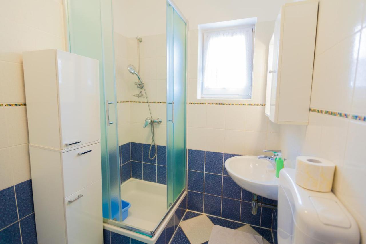 Apartman Mare Lovrečica Eksteriør bilde