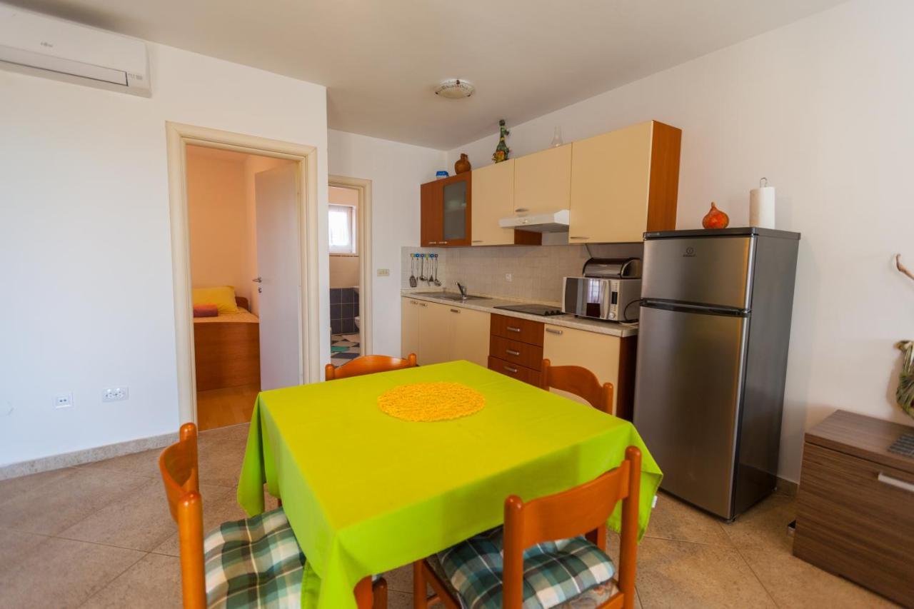 Apartman Mare Lovrečica Eksteriør bilde
